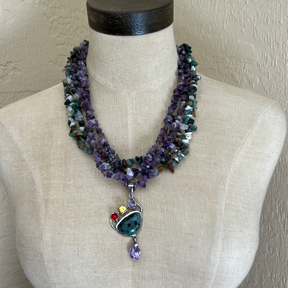 Beautiful coquina shell and gemstone necklace. Never worn